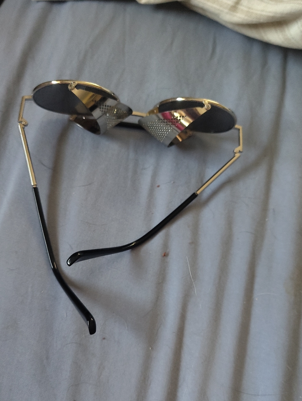Men's Black and Gold Fashion Sunglasses with Side Shields
